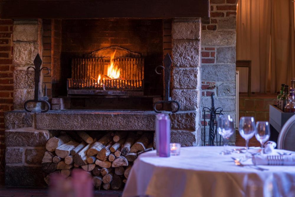 Artres Logis-Hotel-Restaurant La Gentilhommiere מראה חיצוני תמונה