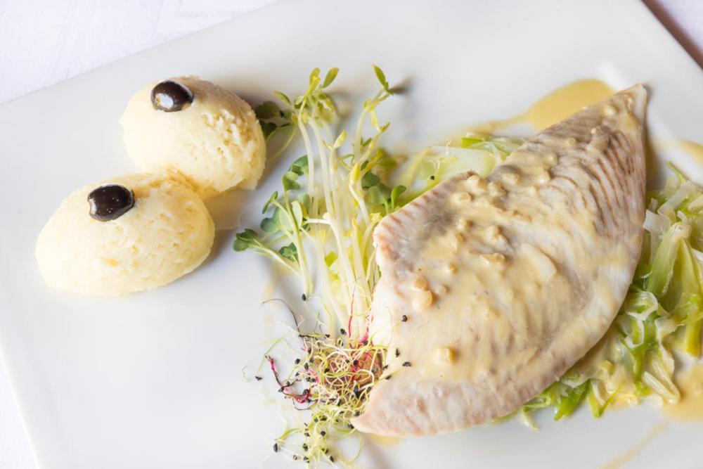 Artres Logis-Hotel-Restaurant La Gentilhommiere מראה חיצוני תמונה